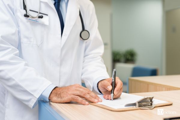 Medico rilascia certificato per idoneità non agonistica