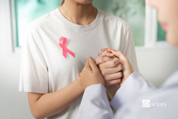 Visita di follow-up dopo il tumore della mammella per il monitoraggio della paziente