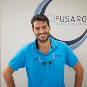 Dr. Francesco Fusaro Dentista o Odontoiatra