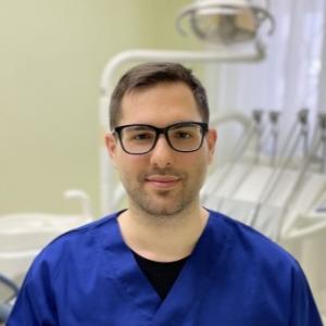 Dr. Damiano Vespa Dentista o Odontoiatra