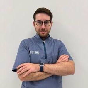 Dr. Michael Acamotachis Dentista o Odontoiatra
