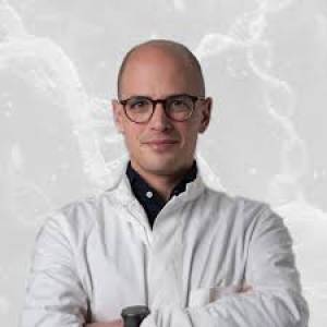 Dr. Florian Pirola Osteopata